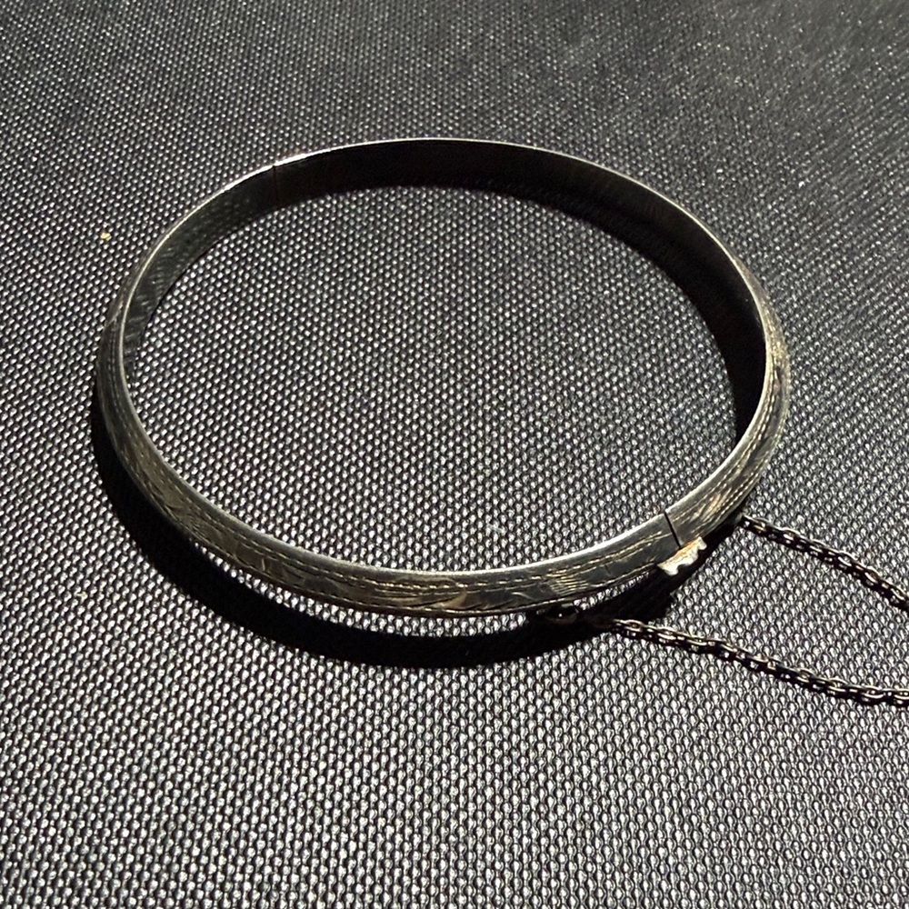 Vintage Sterling Silver Etched Clamper Bangle Bracelet with Chain (2)